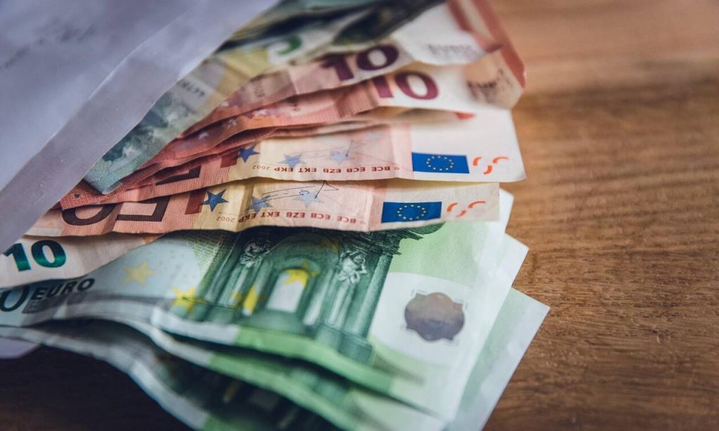 Συντάξεις Απριλίου: Μέχρι το βράδυ θα πιστωθούν σε 979.000 δικαιούχους