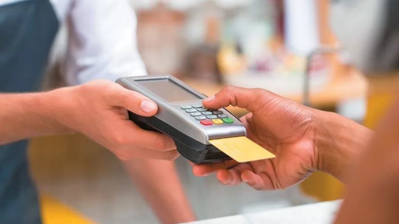 ΥΠΟΙΚ: Η λίστα με τις e-αποδείξεις που δίνουν έξτρα έκπτωση φόρου