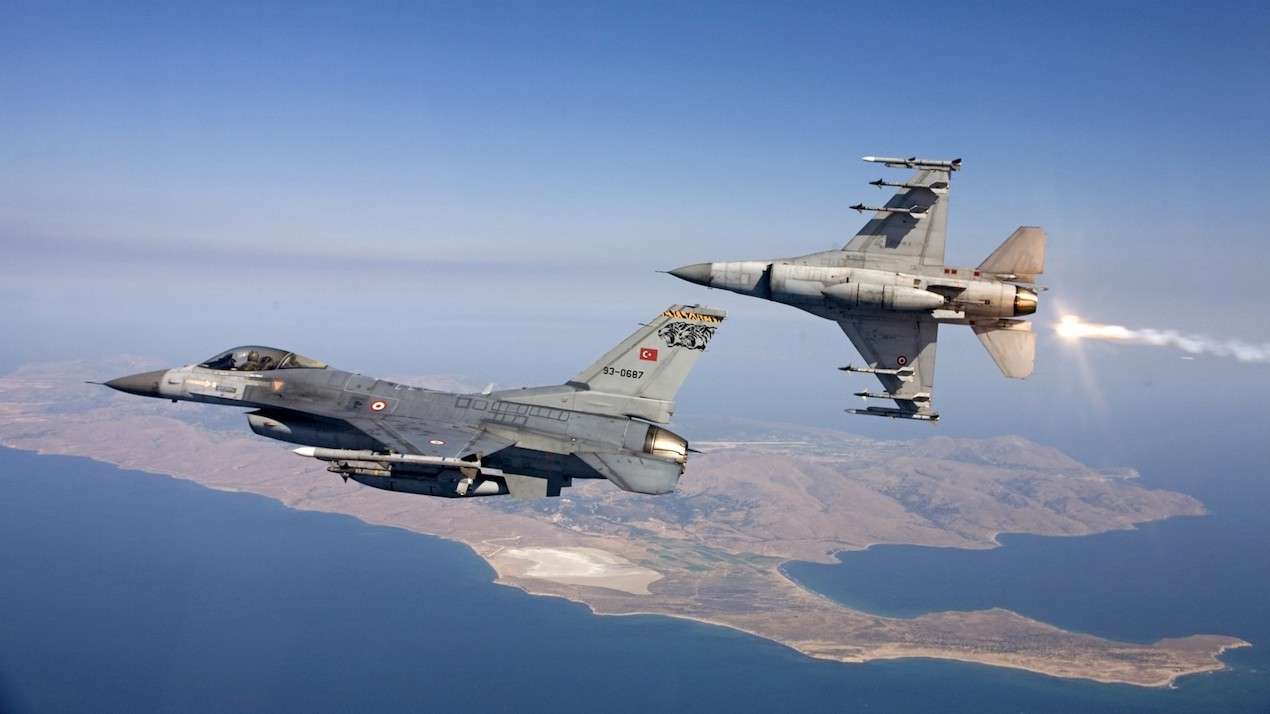 Τουρκικά αεροσκάφη προχώρησαν σε δεκάδες παραβάσεις του εναέριου χώρου και σε δύο εμπλοκές