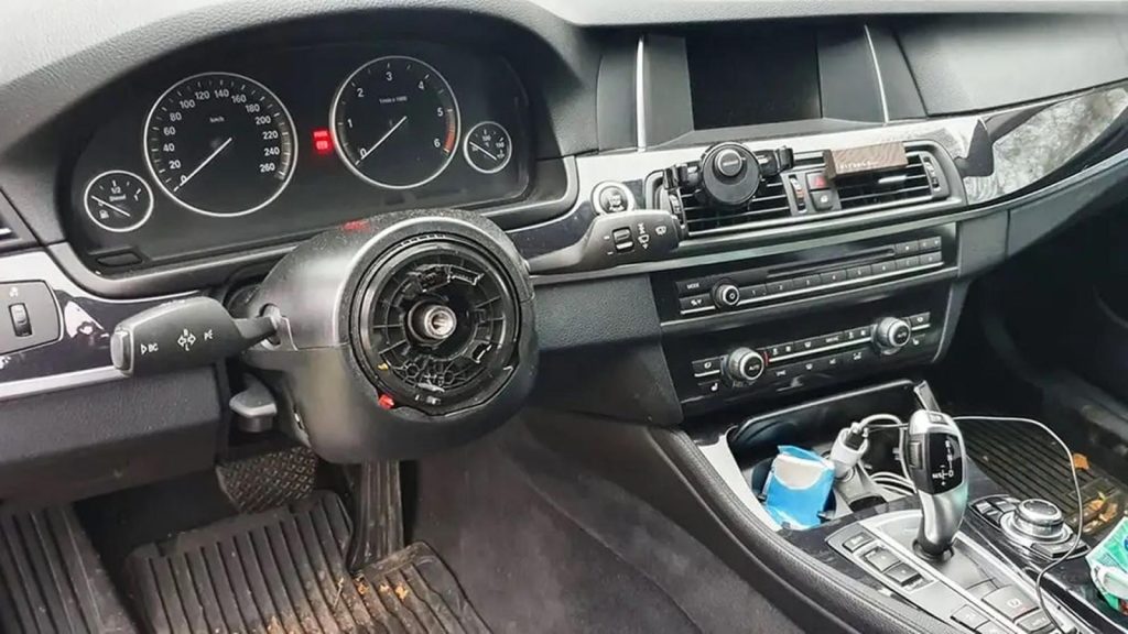 Αυτοκίνητα: H νέα «μόδα» στις κλοπές των τιμονιών – Τι ζητούν οι διαρρήκτες;