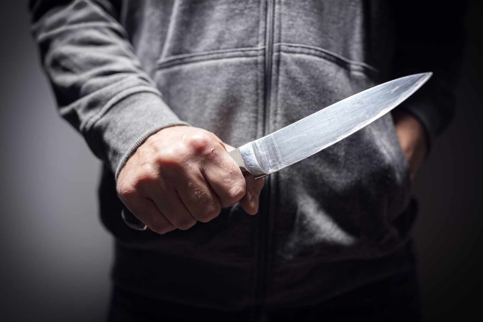 Τρόμος για 16χρονο έξω από τα σχολεία της Γκράβας: Του επιτέθηκε με μαχαίρι 17χρονος για να τον ληστέψει