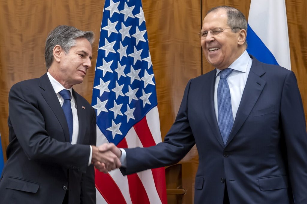 Οι ΗΠΑ διαψεύδουν την ρωσική αποχώρηση από Κίεβο: «Δεν είναι σοβαροί οι Ρώσοι» λέει ο Μπλίνκεν