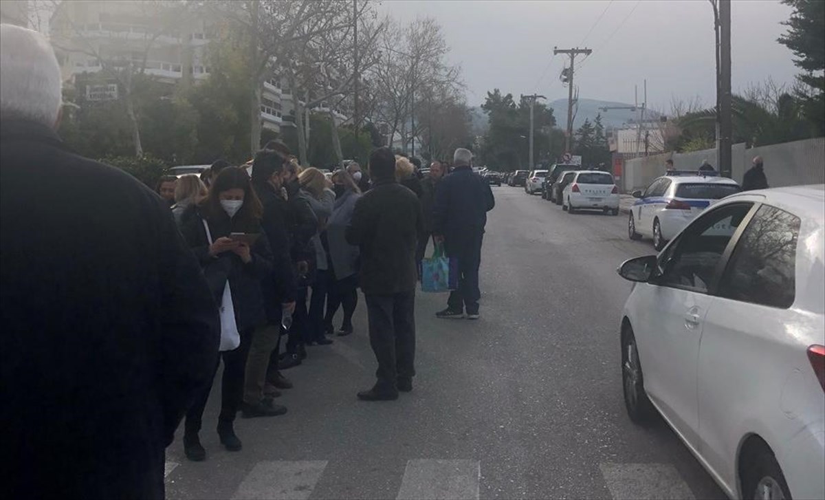 Αποκλεισμένο το κτίριο της διοίκησης του ΟΑΕΔ – Αντιδρούν οι εργαζόμενοι στο νομοσχέδιο