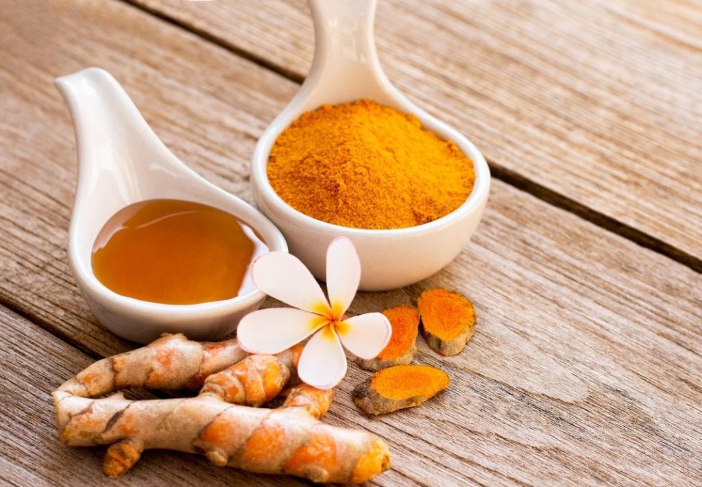 Δείτε ποιοι πρέπει να αποφεύγουν την κατανάλωση κουρκουμά (βίντεο)