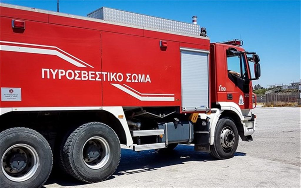 Ηλεία: Δύο πυροσβέστες τραυματίστηκαν από ανατροπή πυροσβεστικού οχήματος σε πυρκαγιά στο Χελιδόνι (βίντεο)