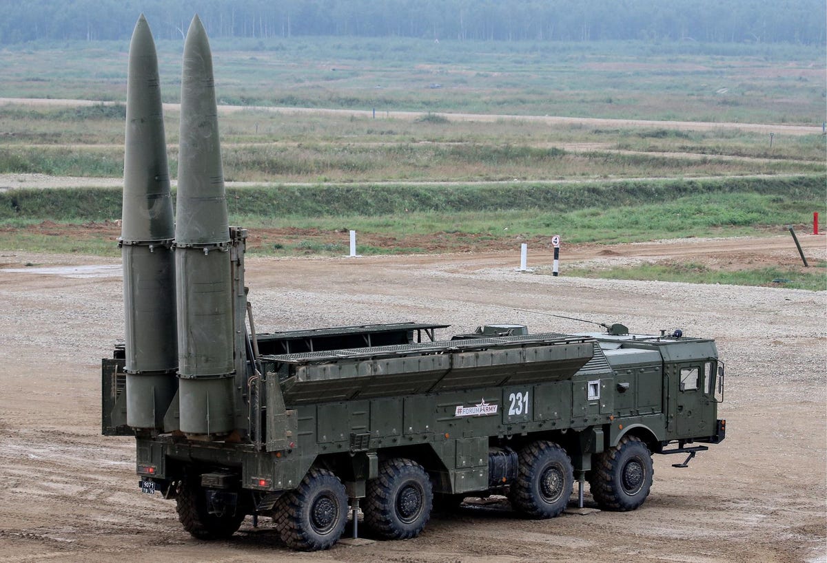 Ρωσικό ΥΠΑΜ: Διαλύσαμε με Iskander μεγάλες αποθήκες πυραύλων και όπλων των Ουκρανών (βίντεο)