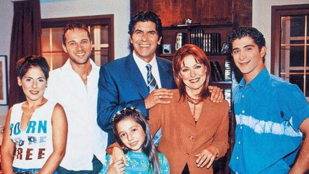 Η Λίλα από το «Άκρως Οικογενειακόν» έγινε… μια πανέμορφη μαμά – Δείτε πως είναι σήμερα (φώτο)