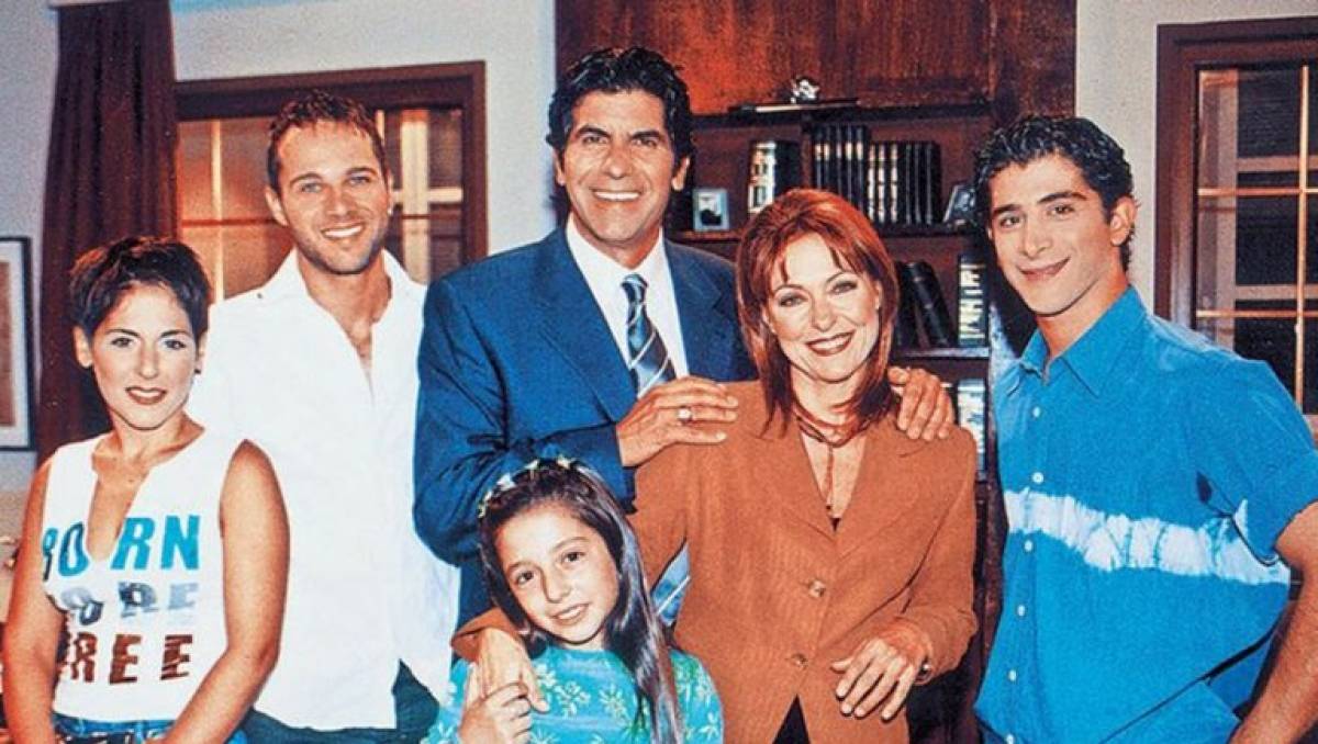 Η Λίλα από το «Άκρως Οικογενειακόν» έγινε… μια πανέμορφη μαμά – Δείτε πως είναι σήμερα (φώτο)