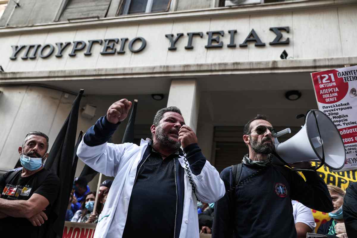Σε τρίωρη στάση εργασίας προχωρά σήμερα η ΠΟΕΔΗΝ – Συγκέντρωση στο υπ.Υγείας
