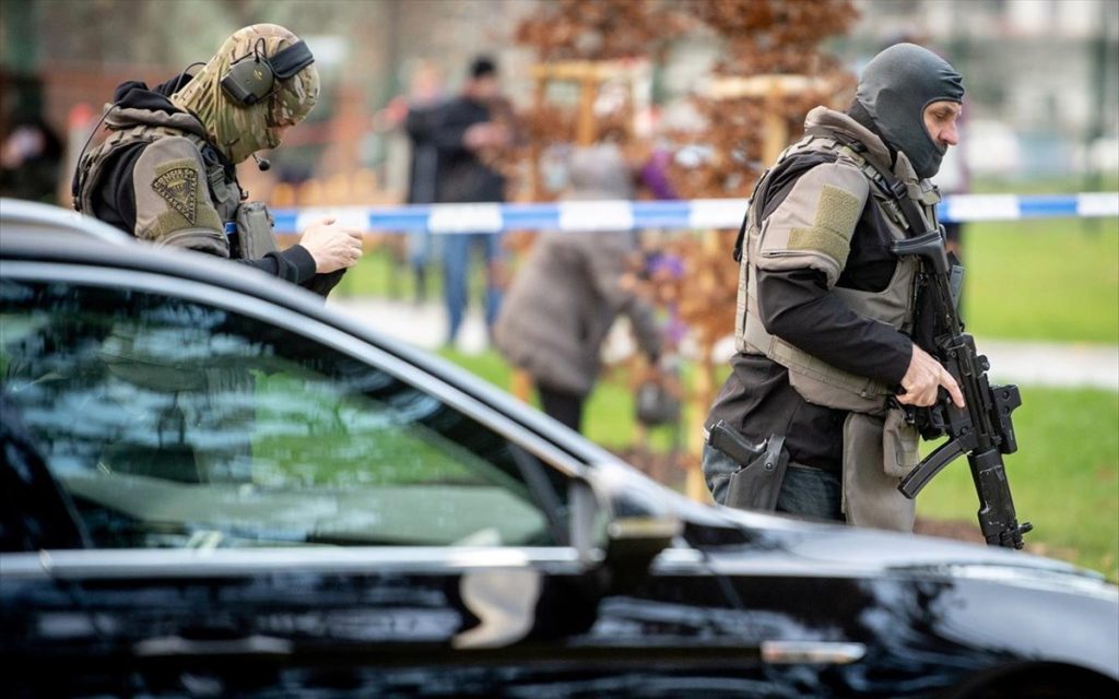 Σοκ στην Τσεχία: Μαθητής σκότωσε τον καθηγητή του με ματσέτα σε γυμνάσιο της Πράγας