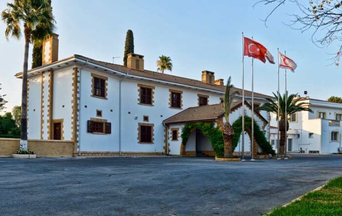 Κατεχόμενα: Δεν πληρώνουν ούτε το ρεύμα – Κόπηκε η ηλεκτροδότηση στο «προεδρικό» λόγω οφειλής