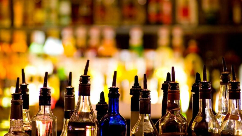 Θεσσαλονίκη: Έρχονται αυξήσεις και στις τιμές των ποτών – «Η εστίαση δεν αντέχει άλλο» λένε επιχειρηματίες