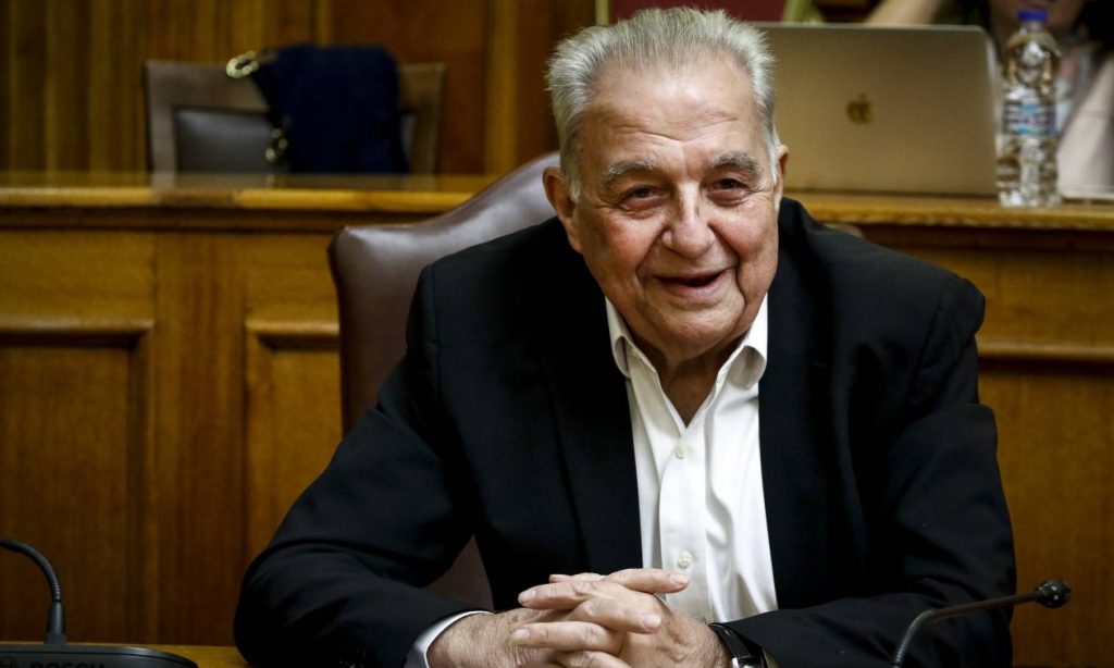 Θετικός στον κορωνοϊό ο πρώην υπουργός του ΣΥΡΙΖΑ Αλέκος Φλαμπουράρης