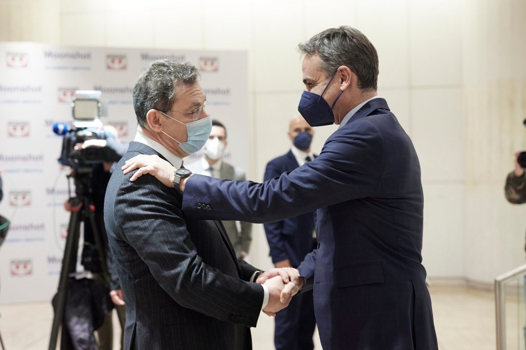 Υπέβαλε τα… σέβη του ο Κ.Μητσοτάκης στον Α.Μπουρλά για τα εμβόλια: «Θα σου το οφείλει ολόκληρος ο πλανήτης»