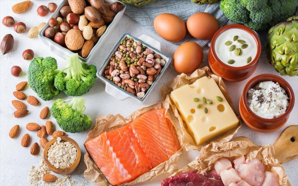 Υπέρταση: Πόσες πρωτεΐνες χρειαζόμαστε κάθε μέρα και από ποιες πηγές για χαμηλή πίεση