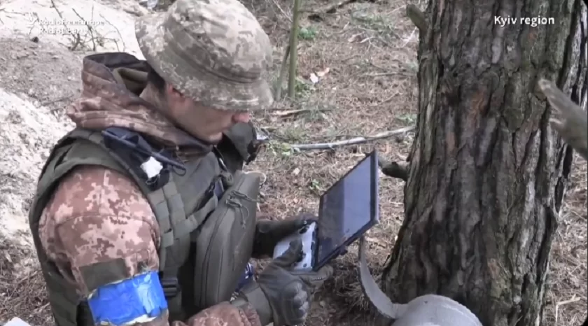 Με drone εμπορίου αναγνωρίζουν και στοχοποιούν θέσεις του ρωσικού στρατού οι Ουκρανοί (βίντεο)