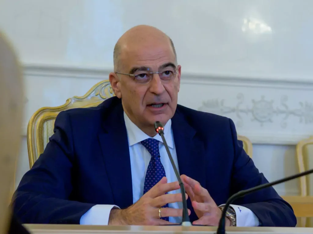 Ν.Δένδιας από Οδησσό: «Επαναλειτουργεί από σήμερα το ελληνικό προξενείο»