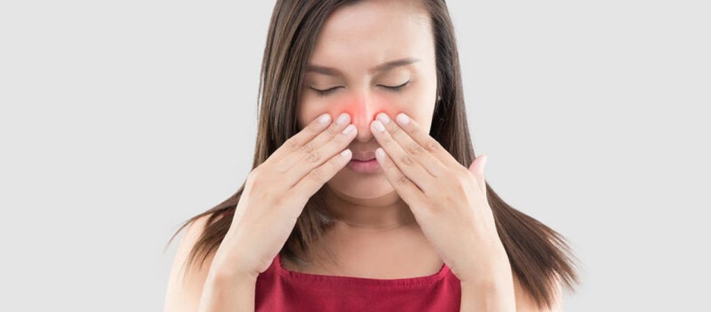 Έχετε αναρωτηθεί; – Να γιατί το πρωί ξυπνάμε με καταρροή ή βουλωμένη μύτη