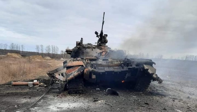 Βίντεο: Ουκρανικό άρμα μάχης ανατινάζεται από ρωσικό πλήγμα ακριβείας στο Τσερνίχιβ