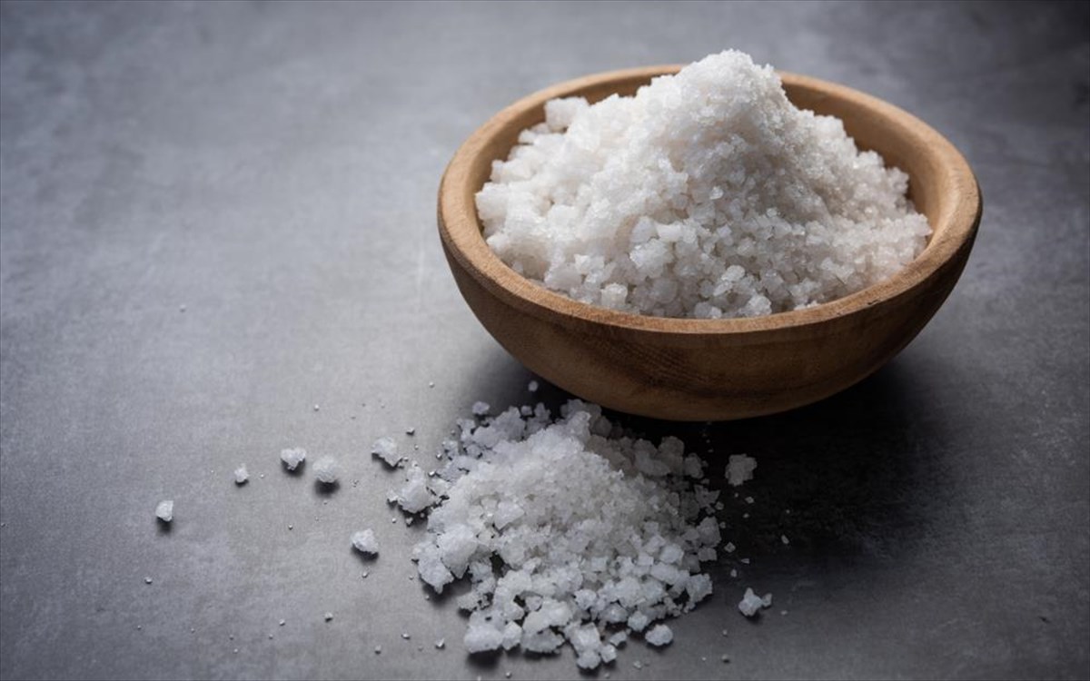 Δείτε πέντε σημάδια που στέλνει το σώμα σας όταν τρώτε πολύ αλάτι