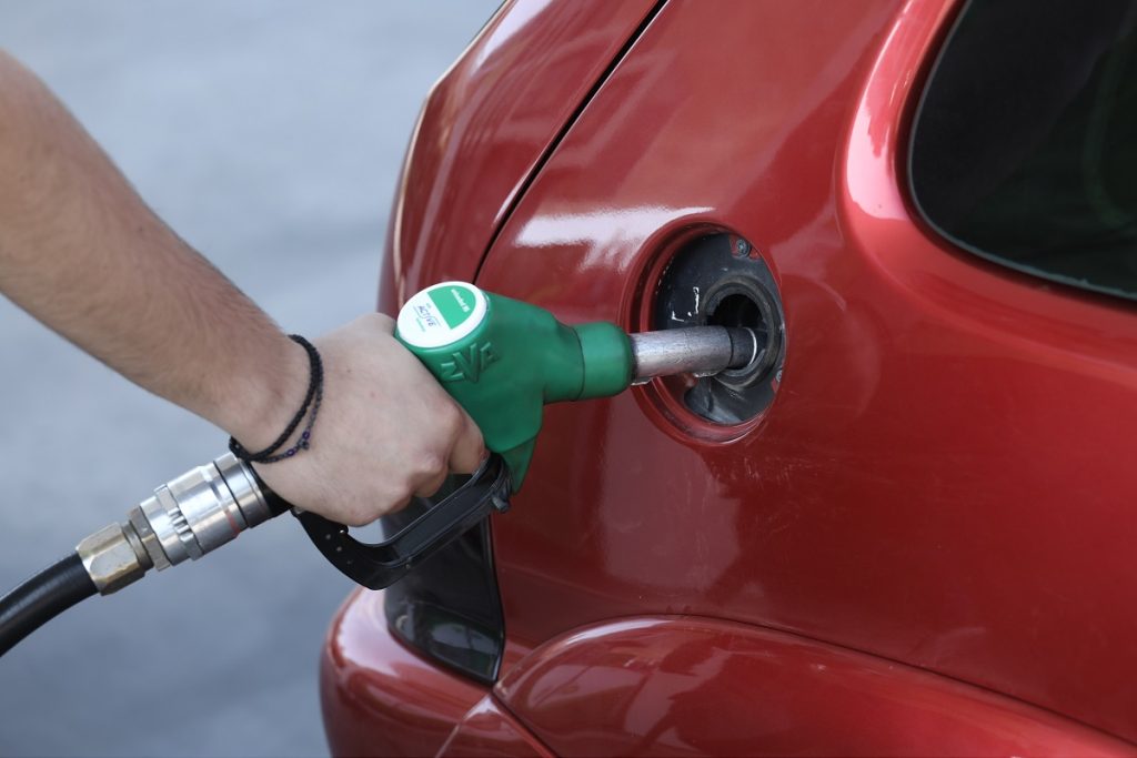 Σε ισχύ τίθεται το νέο πλαίσιο επιδότησης καυσίμων – Τι θα γίνει με diesel και βενζίνη