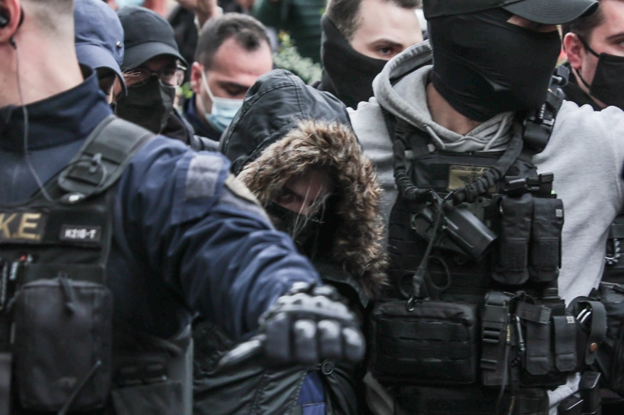 Έφτασε στον εισαγγελέα η Ρ.Πισπιρίγκου: «Ψόφα, βρωμιάρα» της φώναξαν συγκεντρωμένοι πολίτες (βίντεο)