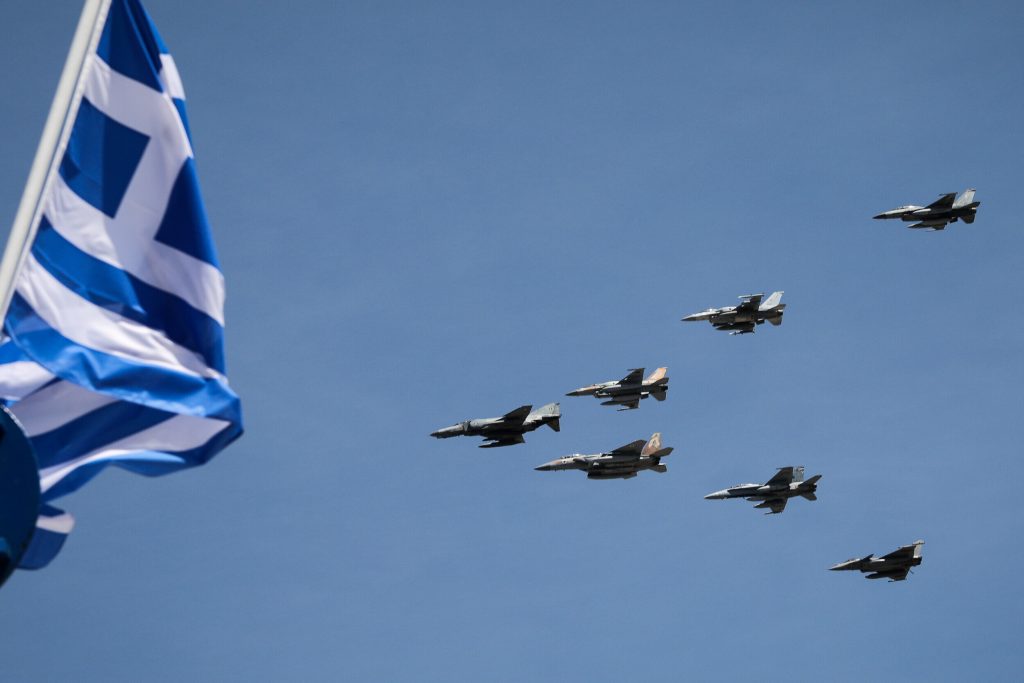 «Ηνίοχος 2022»: Μαχητικά αεροσκάφη από Ελλάδα, ΗΠΑ και Ιταλία πέταξαν πάνω από την Ακρόπολη (φώτο)
