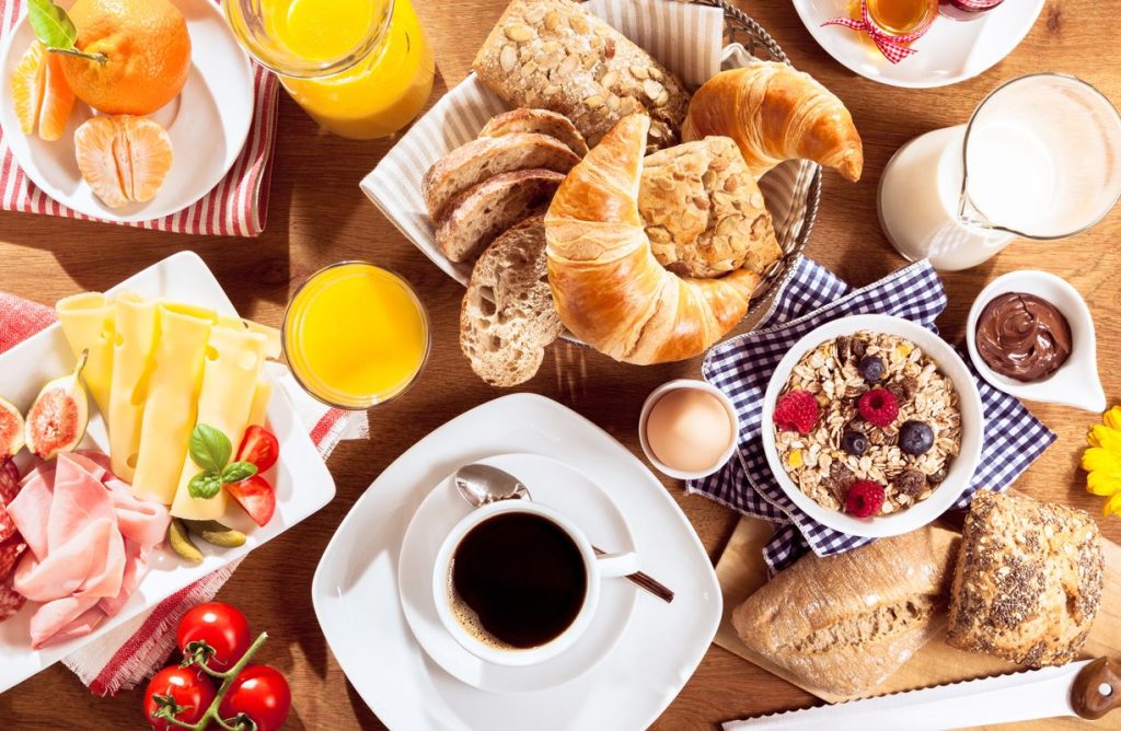 Χοληστερίνη: Τι να τρώτε για πρωινό για να τη ρίξετε