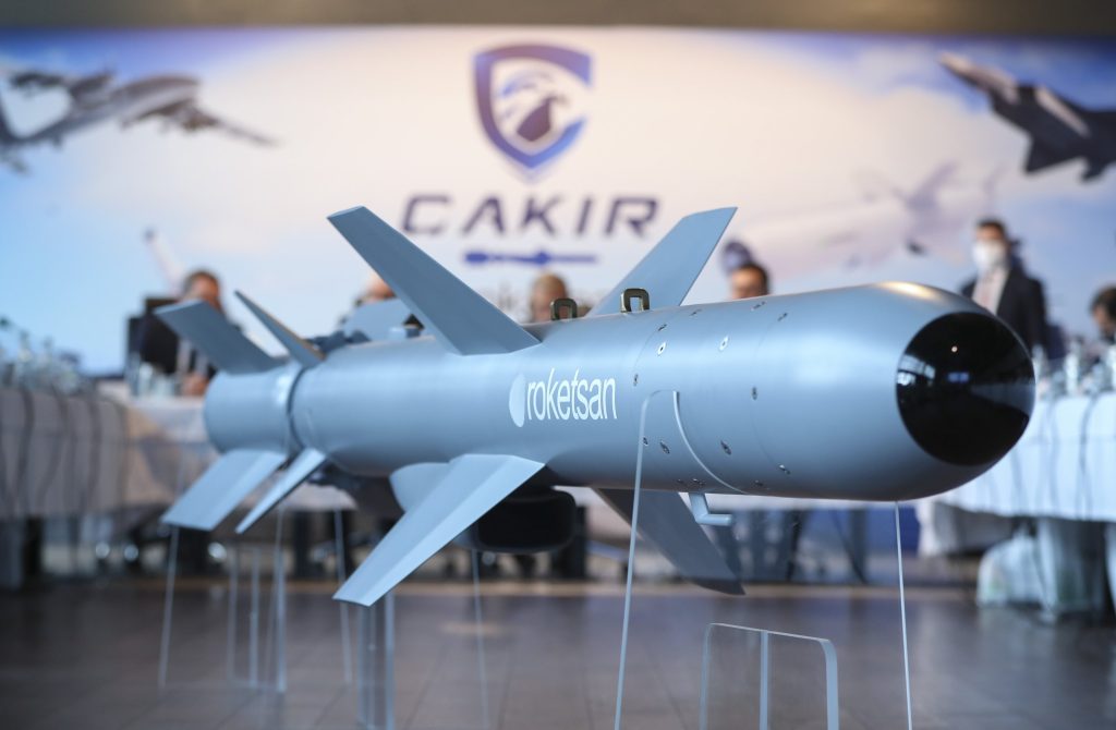 Ντεμπούτο του νέου τουρκικού πυραύλου ÇAKIR με επίδειξη προσβολής ελληνικού νησιού ή της Κύπρου