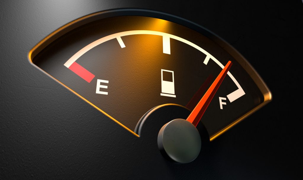 Αυτοκίνητο: Τι να κάνετε για να «καίτε» λιγότερα καύσιμα – Έτσι θα δείτε πόσο καταναλώνετε
