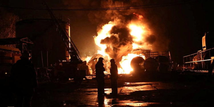 Βίντεο: Οι Ρώσοι βομβαρδίζουν το Σεβεροντονέτσκ στο Ντόνμπας