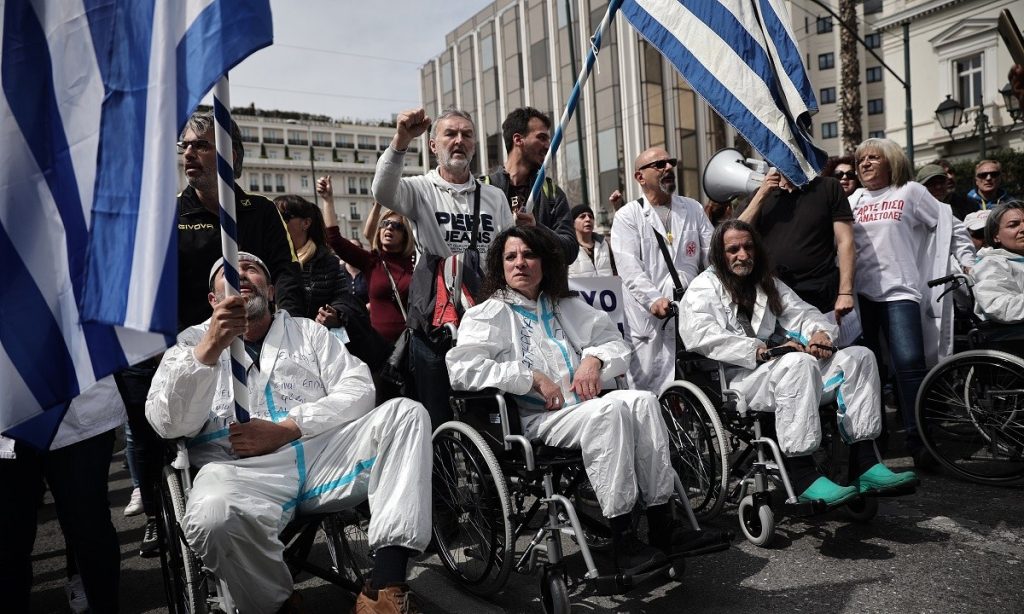 Ζ.Μπέχλης: «Έλληνες σταθείτε στο πλευρό των υγειονομικών απεργών πείνας» (βίντεο)