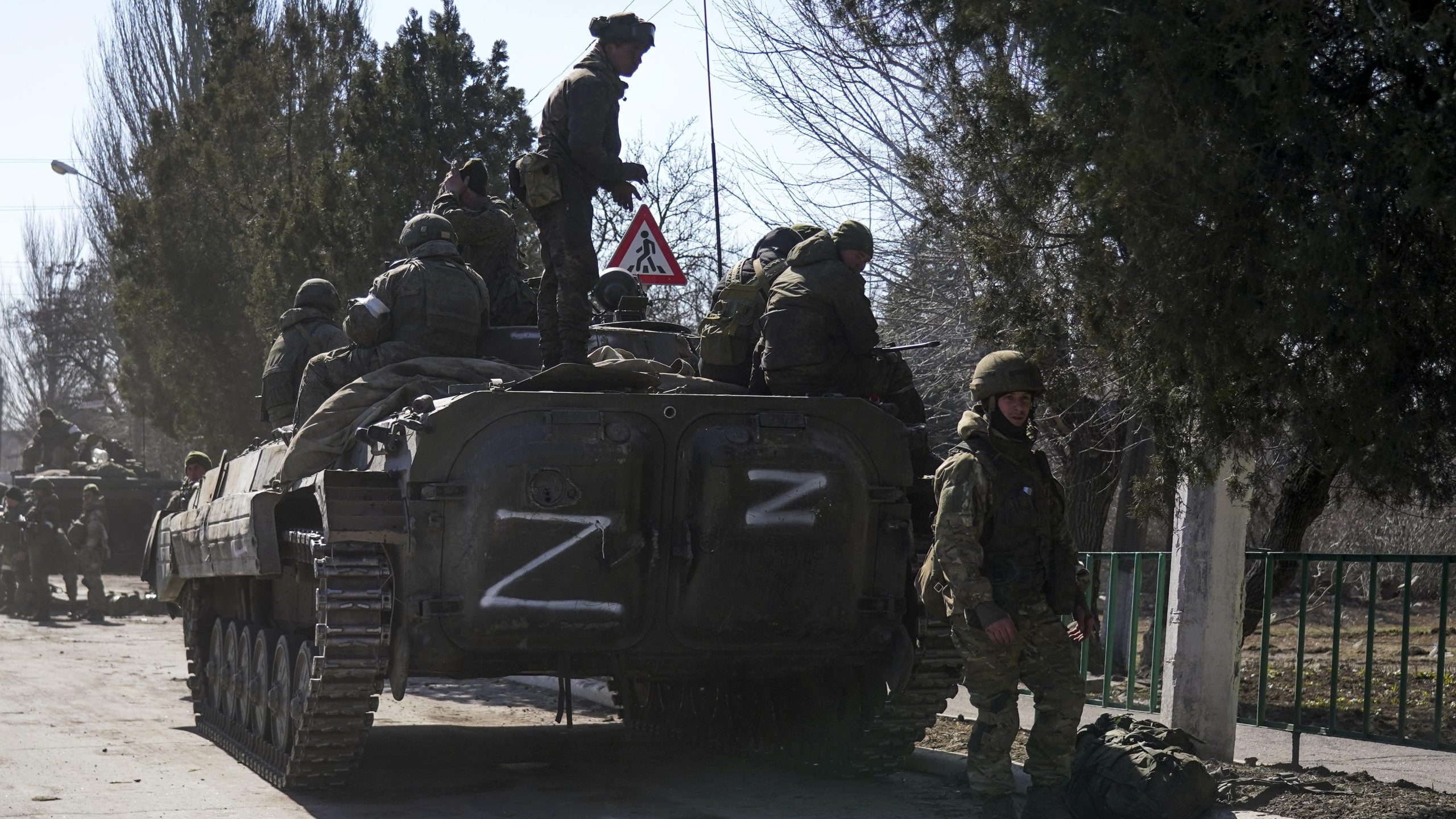 Κατάρρευση των ουκρανικών γραμμών στο Λουγκάνσγκ – «Σφυροκόπημα» του Τάγματος Αζόφ στην Μαριούπολη (βίντεο)