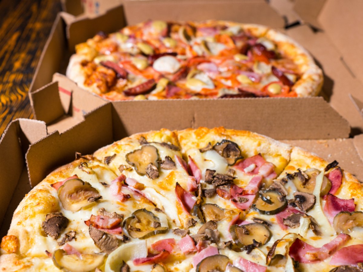 Έχετε αναρωτηθεί; – Να γιατί οι στρογγυλές πίτσες μπαίνουν σε… τετράγωνα κουτιά