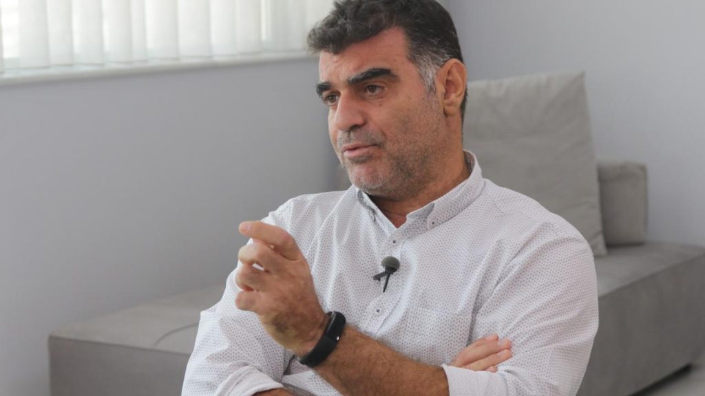 Απολογείται στην ανακρίτρια ο Κώστας Βαξεβάνης