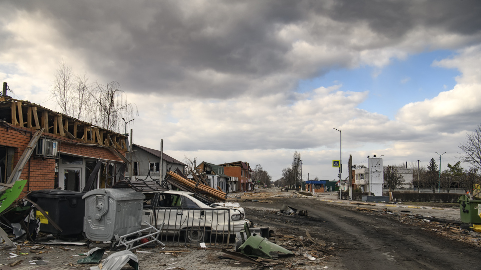 Ουκρανία: «Βρέθηκαν έντεκα πτώματα στη Γκοστομέλ – Ρωσικοί βομβαρδισμοί στη Λόσοβα»