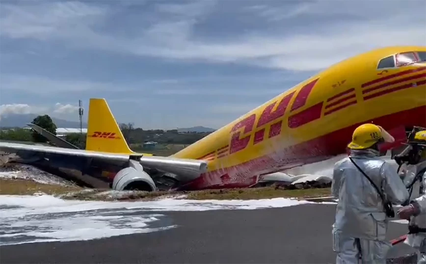 Τρομακτικές εικόνες: Boeing 757-200 κόβεται στα δύο μετά την προσγείωση