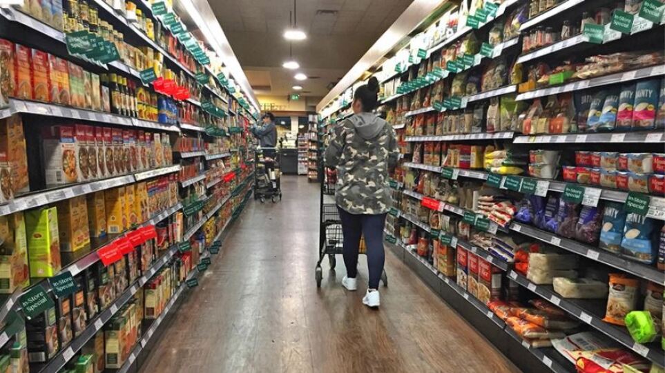 Πρόστιμα αρκετών χιλιάδων ευρώ σε δύο αλυσίδες σούπερ μάρκετ για αισχροκέρδεια