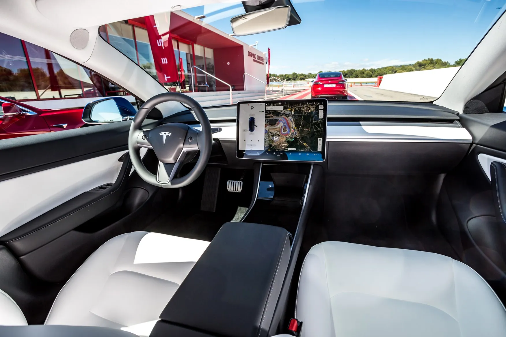 Αυτά είναι τα 7 πιο «άχρηστα» στοιχεία εξοπλισμού σε ένα αυτοκίνητο