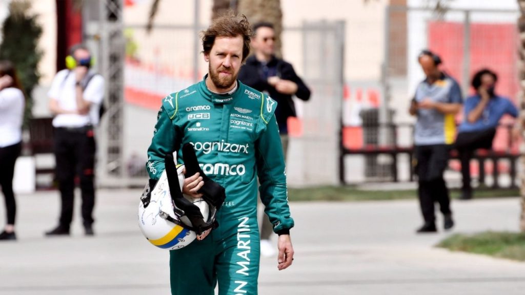 Απίθανο σκηνικό στην Formula 1: Ο Σ.Φέτελ έκανε βόλτα στην πίστα… με σκούτερ (βίντεο)