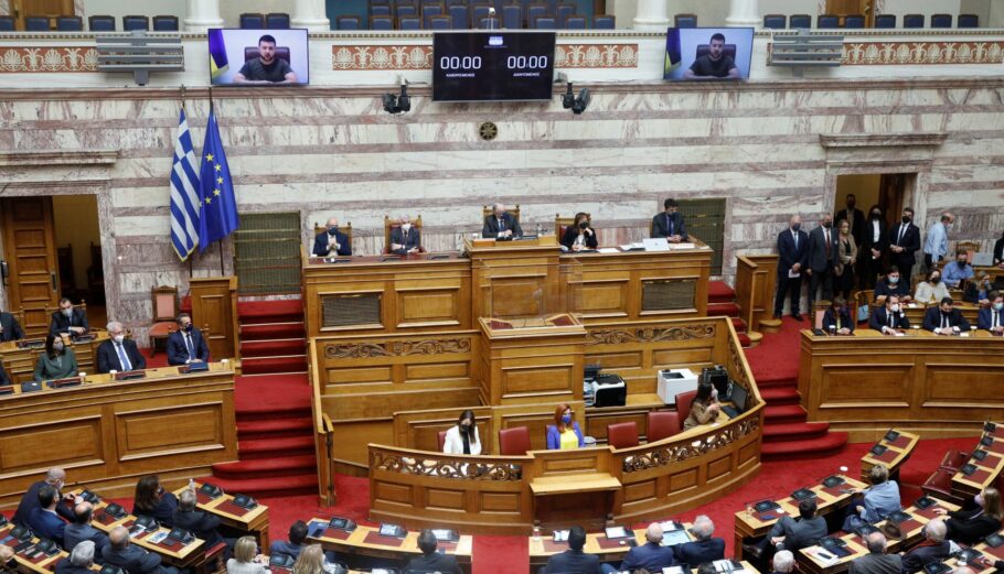 Reuters: «Οργή με τον νεοναζί του Αζόφ που μίλησε μέσα στην ελληνική Βουλή»