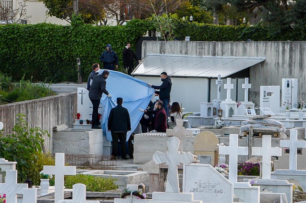 Πάτρα: Ανασύρθηκε από τον τάφο της Τζωρτζίνας το τάμπλετ – Τι αναζητούν οι Αρχές