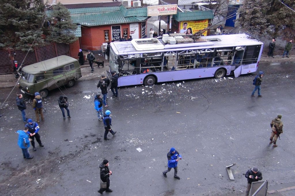 Βίντεο: «Οι Ουκρανοί βομβαρδίζουν τα παιδιά μας στα σχολεία στο Ντονέτσκ»