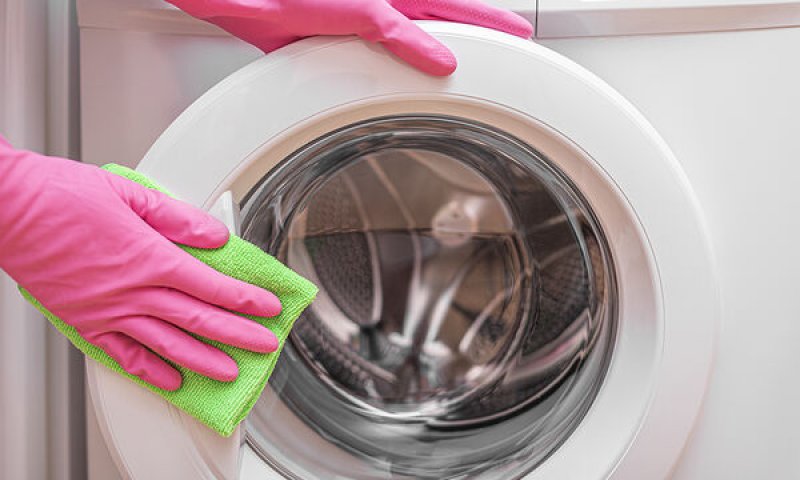 Καθαρίστε το πλυντήριο ρούχων από βρωμιές και μούχλα με δύο φθηνά υλικά που έχετε στην κουζίνα σας