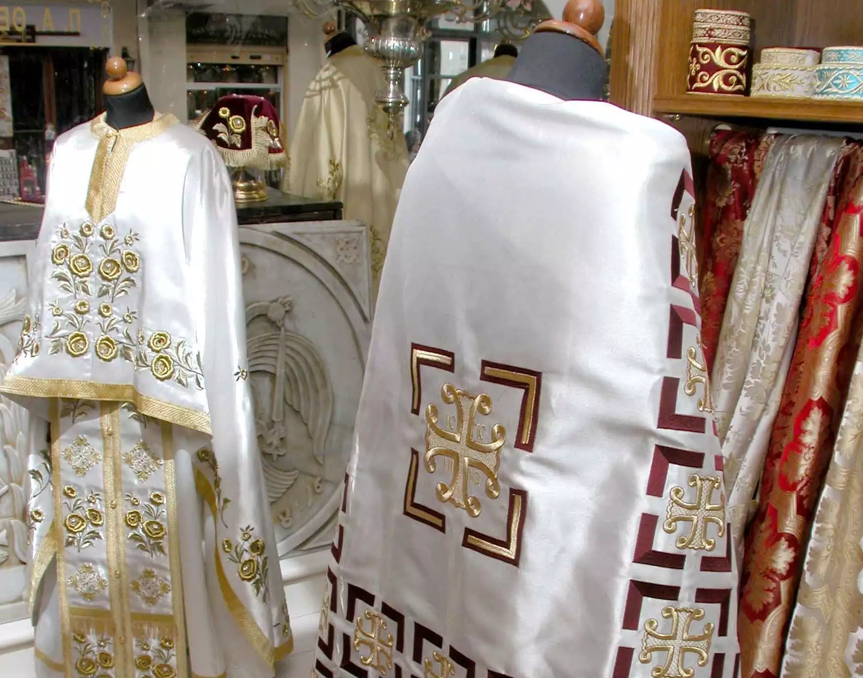 Τα άμφια των κληρικών: Ο συμβολισμός τους και η κατανομή τους ανάλογα με τον βαθμό της ιερωσύνης