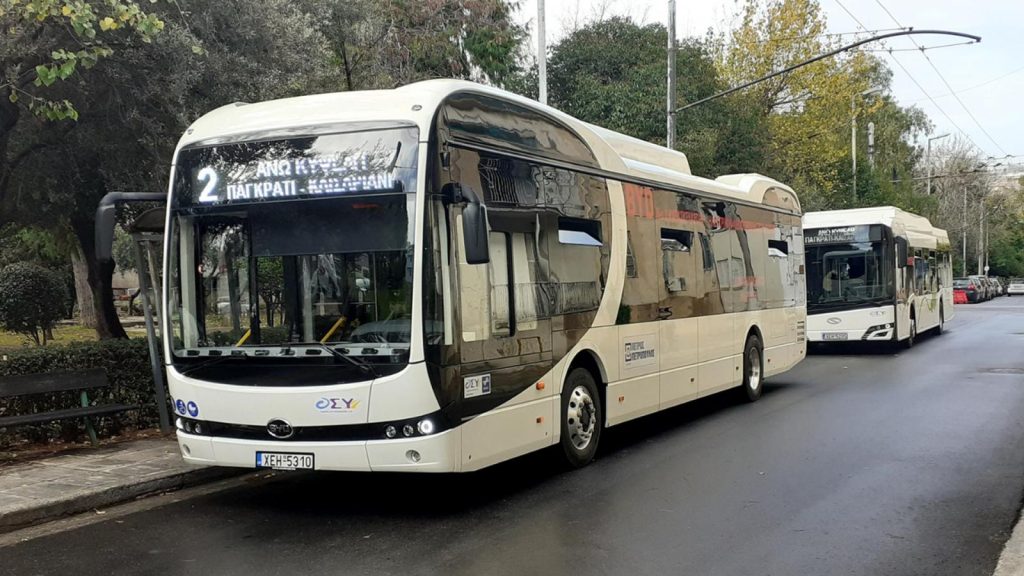 Αλλάζουν τα λεωφορεία σε Αθήνα και Θεσσαλονίκη – Αυτά είναι τα 770 νέα οχήματα που θα βγουν στους δρόμους