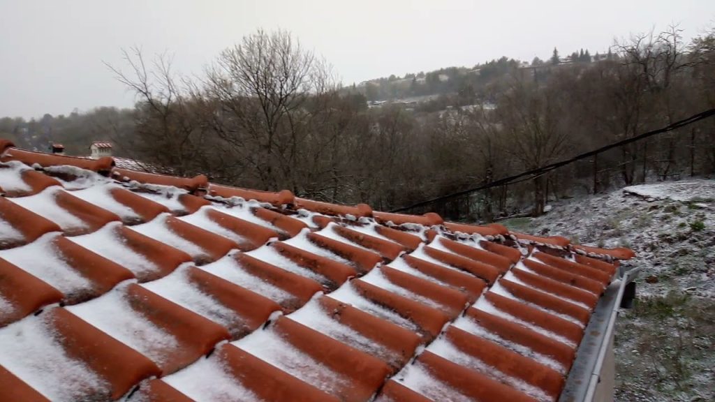 «Τρελάθηκε» η άνοιξη: Στα λευκά «ντύνεται» η Φλώρινα (βίντεο)