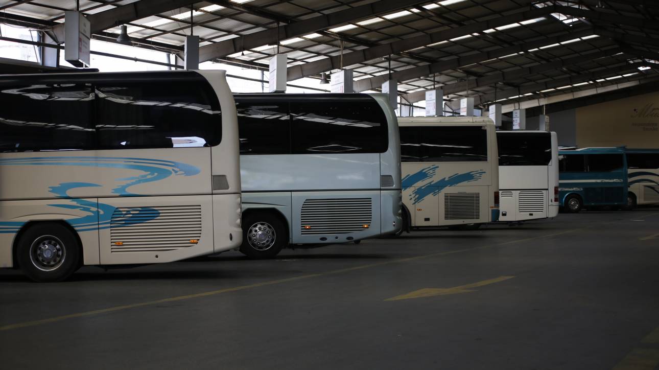 Φθιώτιδα: Άγνωστοι επιτέθηκαν με πέτρες σε λεωφορείο του ΚΤΕΛ – «Δεν μπορεί να συνεχιστεί αυτή η κατάσταση»