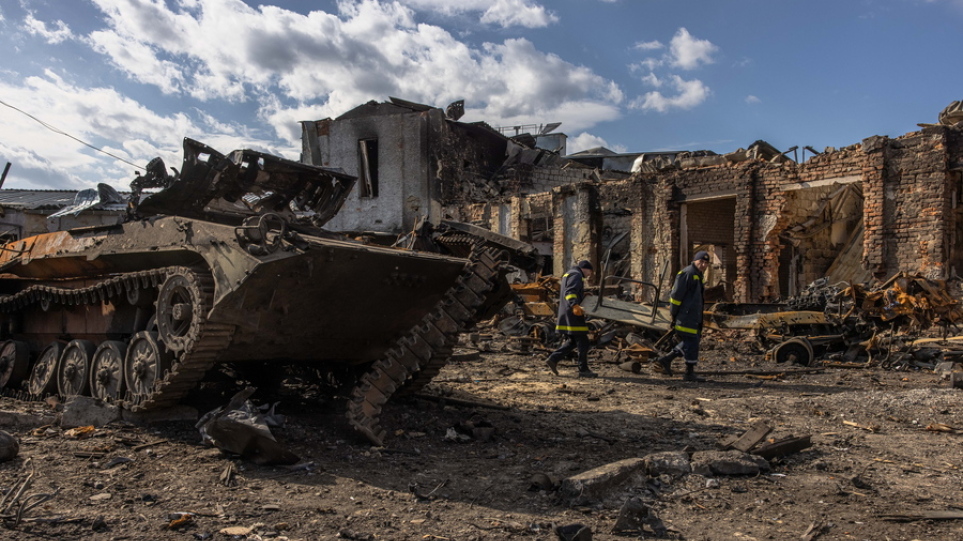 Κίεβο: «Πιθανόν να έχουν χρησιμοποιηθεί βόμβες φωσφόρου στη Μαριούπολη»