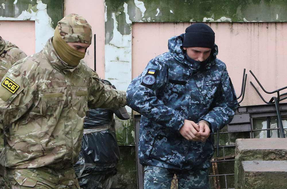 Βίντεο: Παραδόθηκαν μαζικά 1000 Ουκρανοί στρατιώτες στην Μαριούπολη – Οι 200 είναι τραυματισμένοι